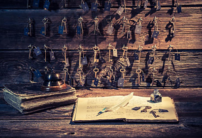 Fototapeta Retro kľúče na drevenej stene 1419